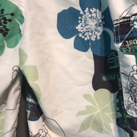 Used lost boarding shorts size small (size 7) - Picture 2 of 3